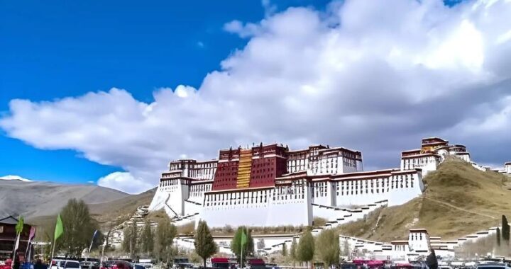 西藏布达拉宫：世界屋脊上的神圣宫殿